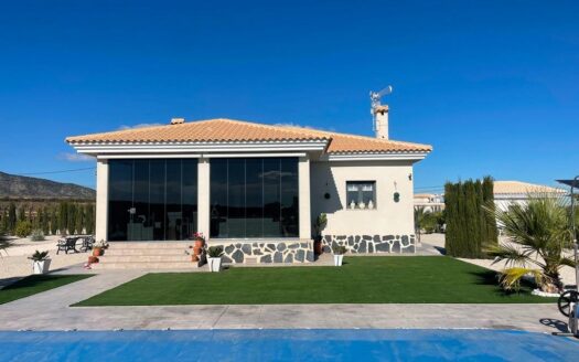 3 Bed Villa for Sale in Pinoso, Murcia